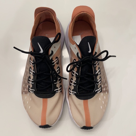 Nike running shoes - only worn once! - Picture 3 of 5